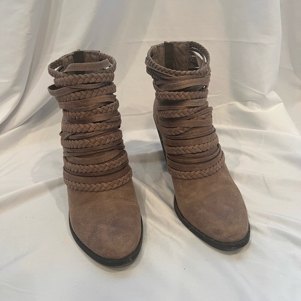 Grey boots, size 9